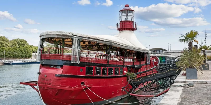 bateau phare paris